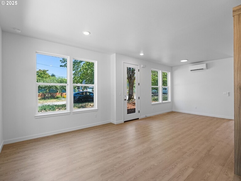 2901 73rd Ave, Portland, OR à vendre - Photo du bâtiment - Image 2 de 10