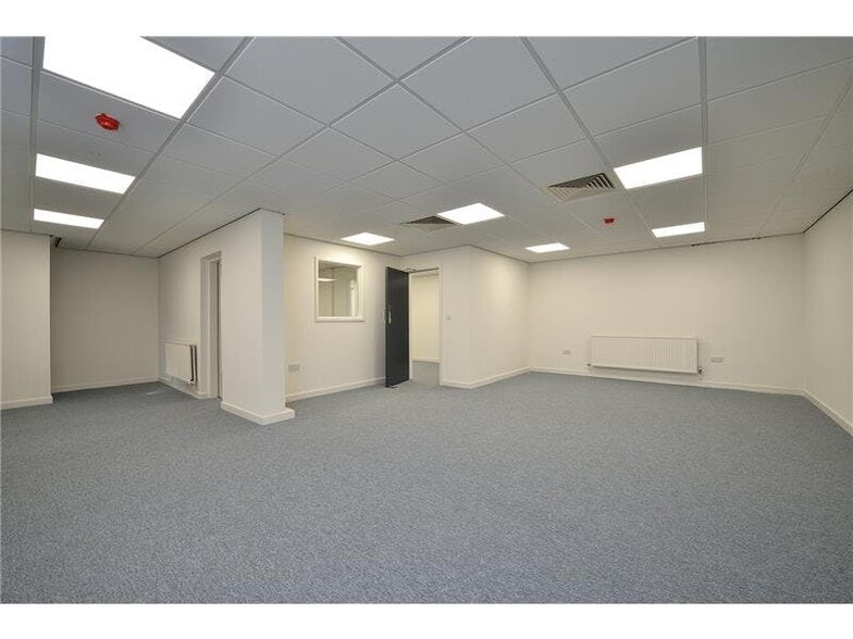 Caledonia Way, Manchester for lease - Interior Photo - Image 2 of 2