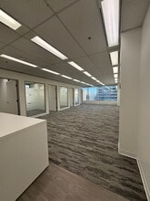 10130 103 St NW, Edmonton, AB à louer Photo intérieure- Image 1 de 7