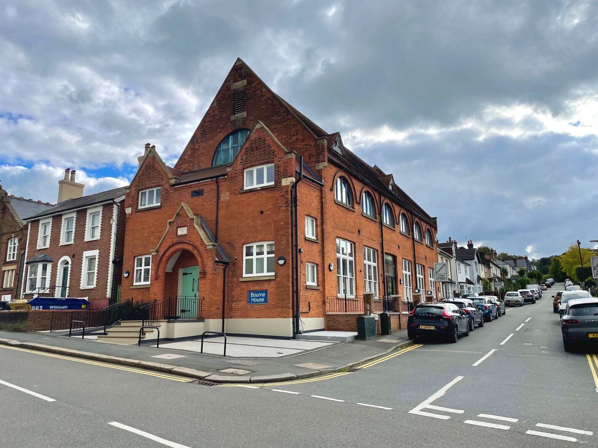 Lesbourne Rd, Reigate à louer Photo du bâtiment- Image 1 de 6