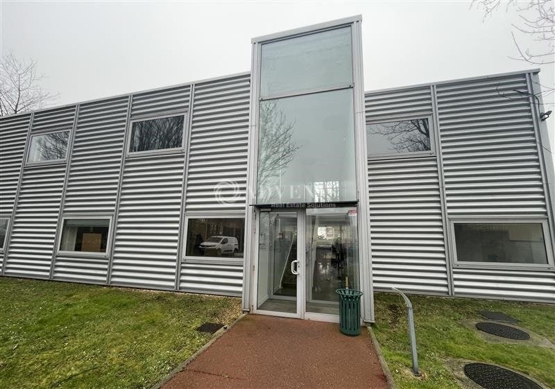 Office in Tremblay-en-France for lease - Building Photo - Image 1 of 7