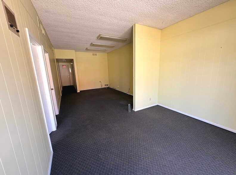 430 Oakridge Blvd, Daytona Beach, FL for sale - Interior Photo - Image 2 of 8