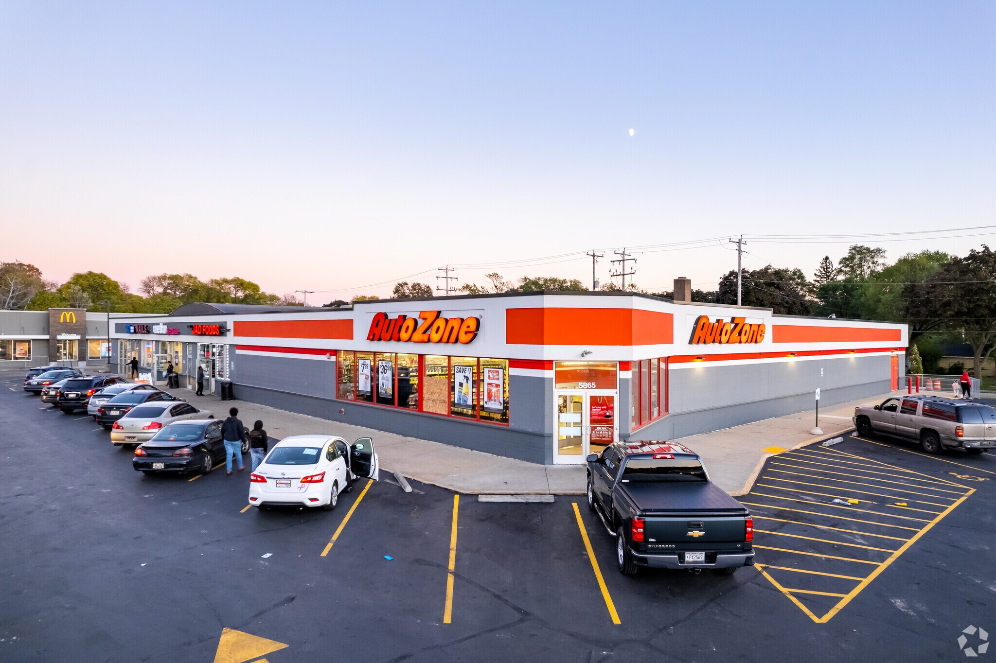 5821-5835 W Silver Spring Dr, Milwaukee, WI à louer Photo du bâtiment- Image 1 de 23