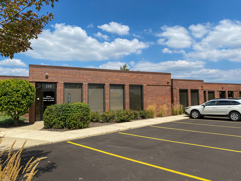 125 Windsor Dr, Oak Brook, IL for lease - Building Photo - Image 2 of 9