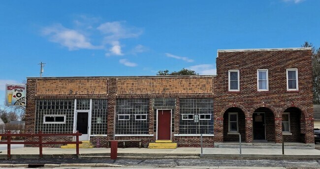 Plus de détails pour 510 County Road H, Fredonia, WI - Commerce de détail à vendre