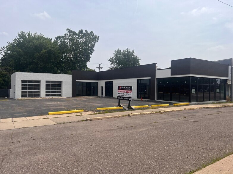 30178 Woodward Ave, Royal Oak, MI à louer - Photo du bâtiment - Image 2 de 3