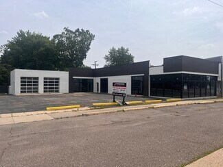 Plus de détails pour 30178 Woodward Ave, Royal Oak, MI - Commerce de détail à louer