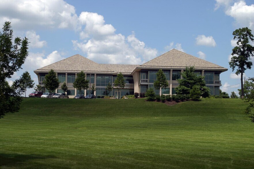 505 Eagleview Blvd, Exton, PA à louer - Photo du bâtiment - Image 2 de 69