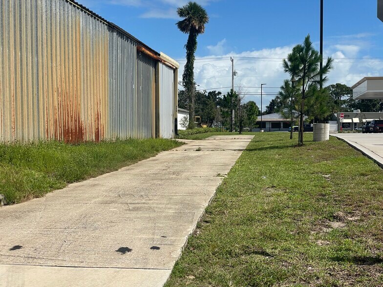 115 Whetzel St, Edgewater, FL à louer - Photo du bâtiment - Image 2 de 7