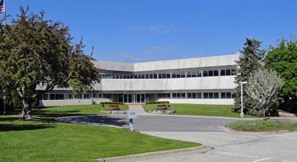 3200 Riverside Dr, Green Bay, WI à vendre - Photo du bâtiment - Image 2 de 7