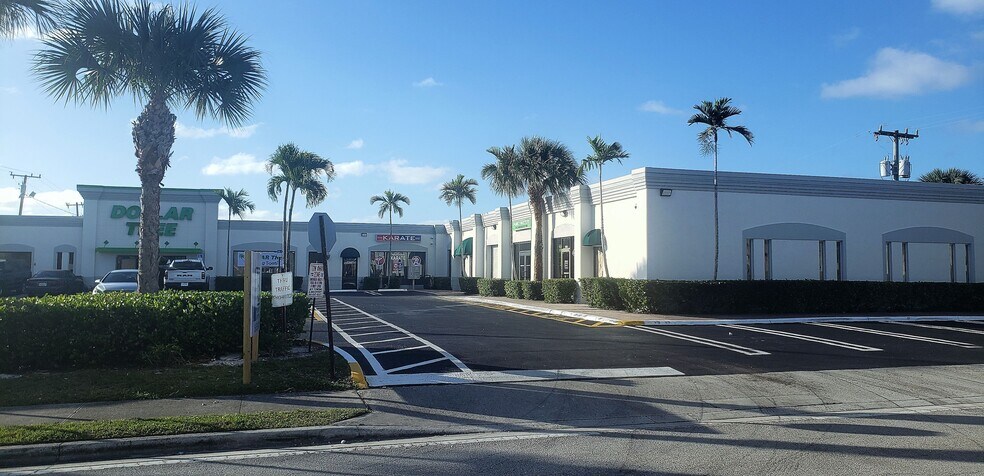 125 Hypoluxo Rd, Lantana, FL à louer - Photo du bâtiment - Image 2 de 2