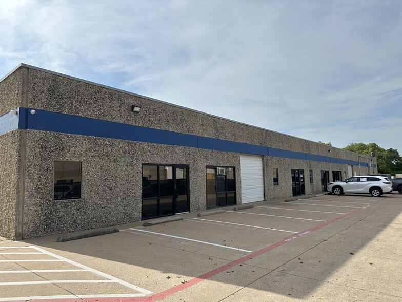 2540 Glenda Ln, Dallas, TX à louer - Photo du bâtiment - Image 1 de 3