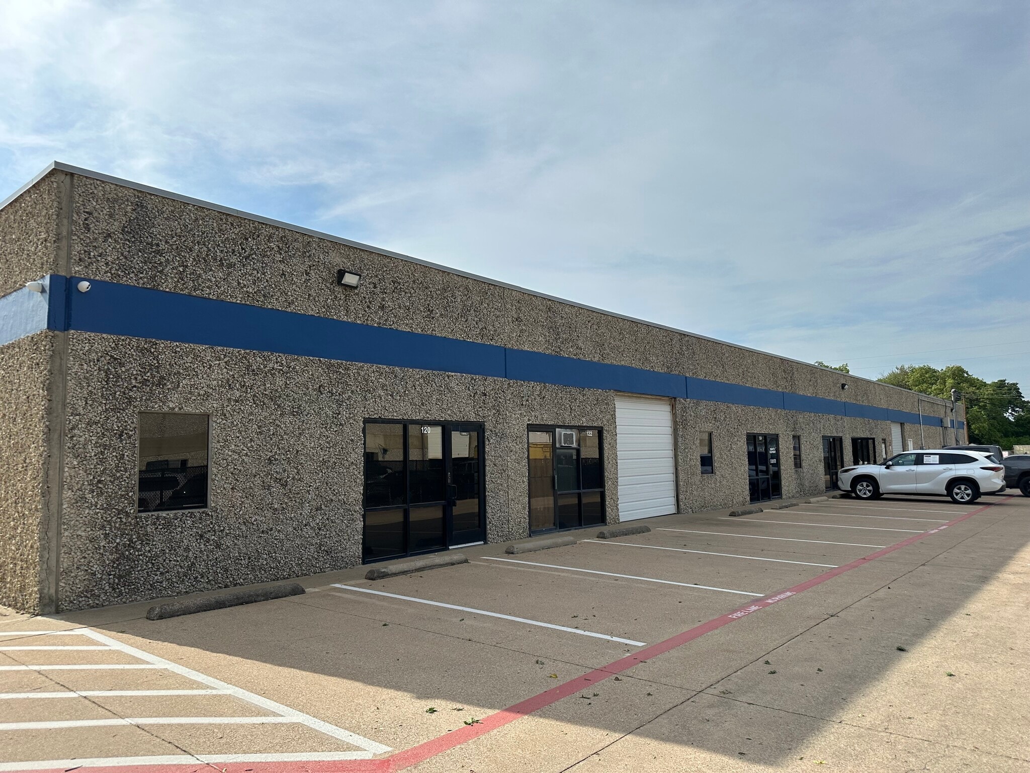2540 Glenda Ln, Dallas, TX for lease Building Photo- Image 1 of 5