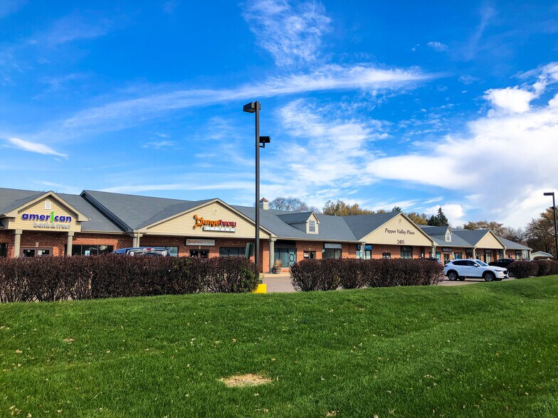 2401 Kaneville Rd, Geneva, IL à louer - Photo du bâtiment - Image 2 de 3