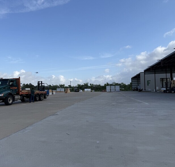 7330 Tewantin Dr, Houston, TX à louer - Photo du bâtiment - Image 3 de 6