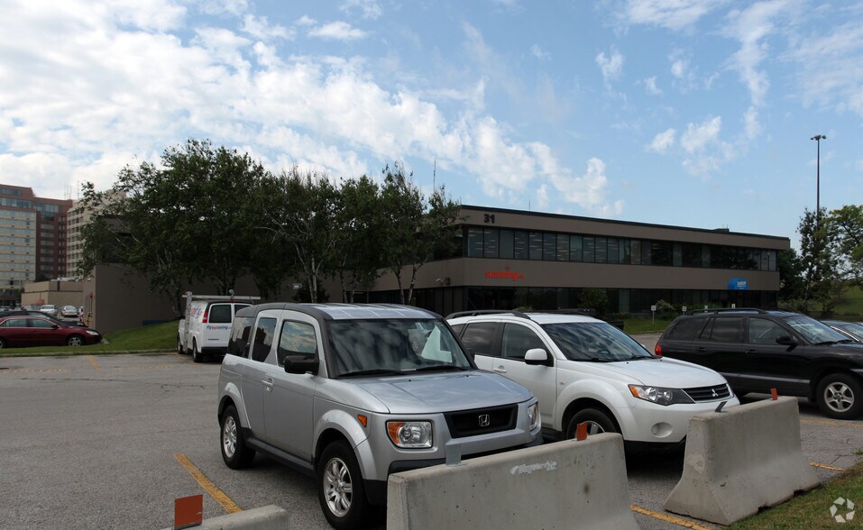 31 Fasken Dr, Toronto, ON à vendre - Photo principale - Image 3 de 4