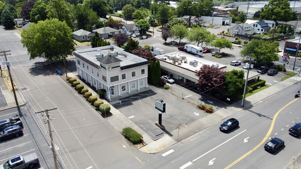 532 NE 3rd Ave, Camas, WA à vendre - Photo du bâtiment - Image 2 de 6
