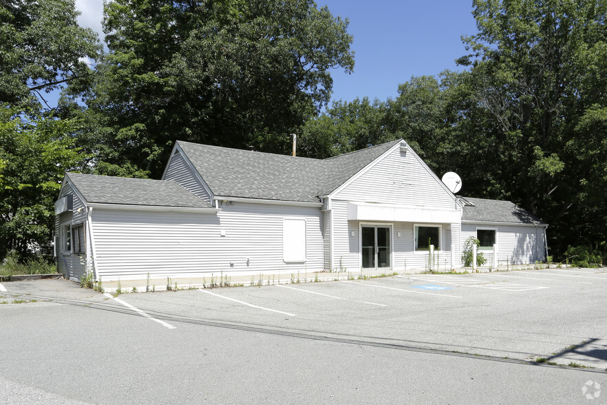 519 Maine Ave, Farmingdale, ME for sale - Primary Photo - Image 1 of 1