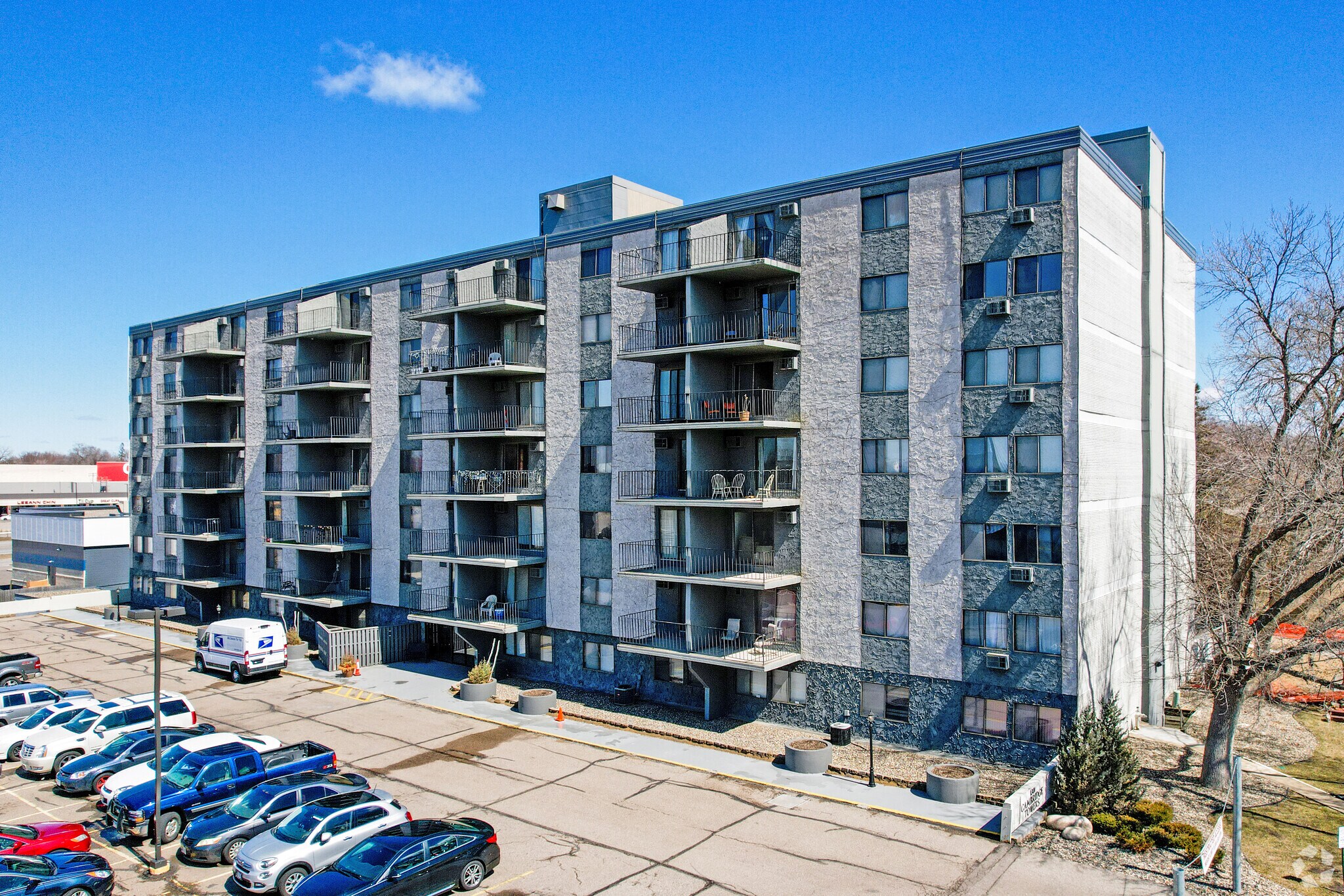 1301 Cambridge St, Hopkins, MN à vendre Photo principale- Image 1 de 22