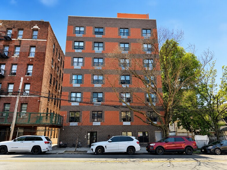 772 E 182nd St, Bronx, NY à vendre - Photo du bâtiment - Image 1 de 1