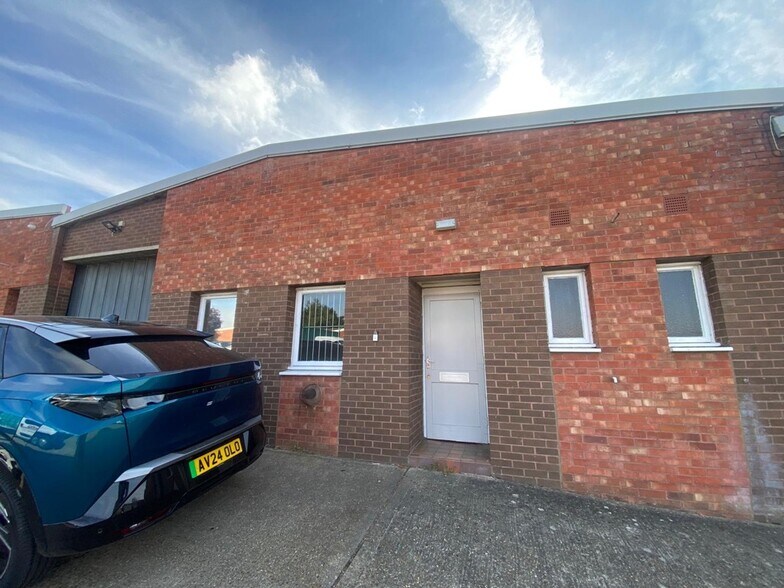A2-A10 Gilray Rd, Diss à louer - Photo du bâtiment - Image 2 de 2