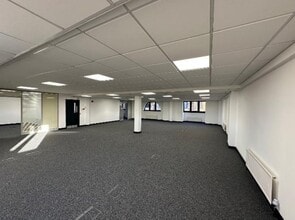 22 Station Rd, Gerrards Cross à louer Photo intérieure- Image 2 de 2