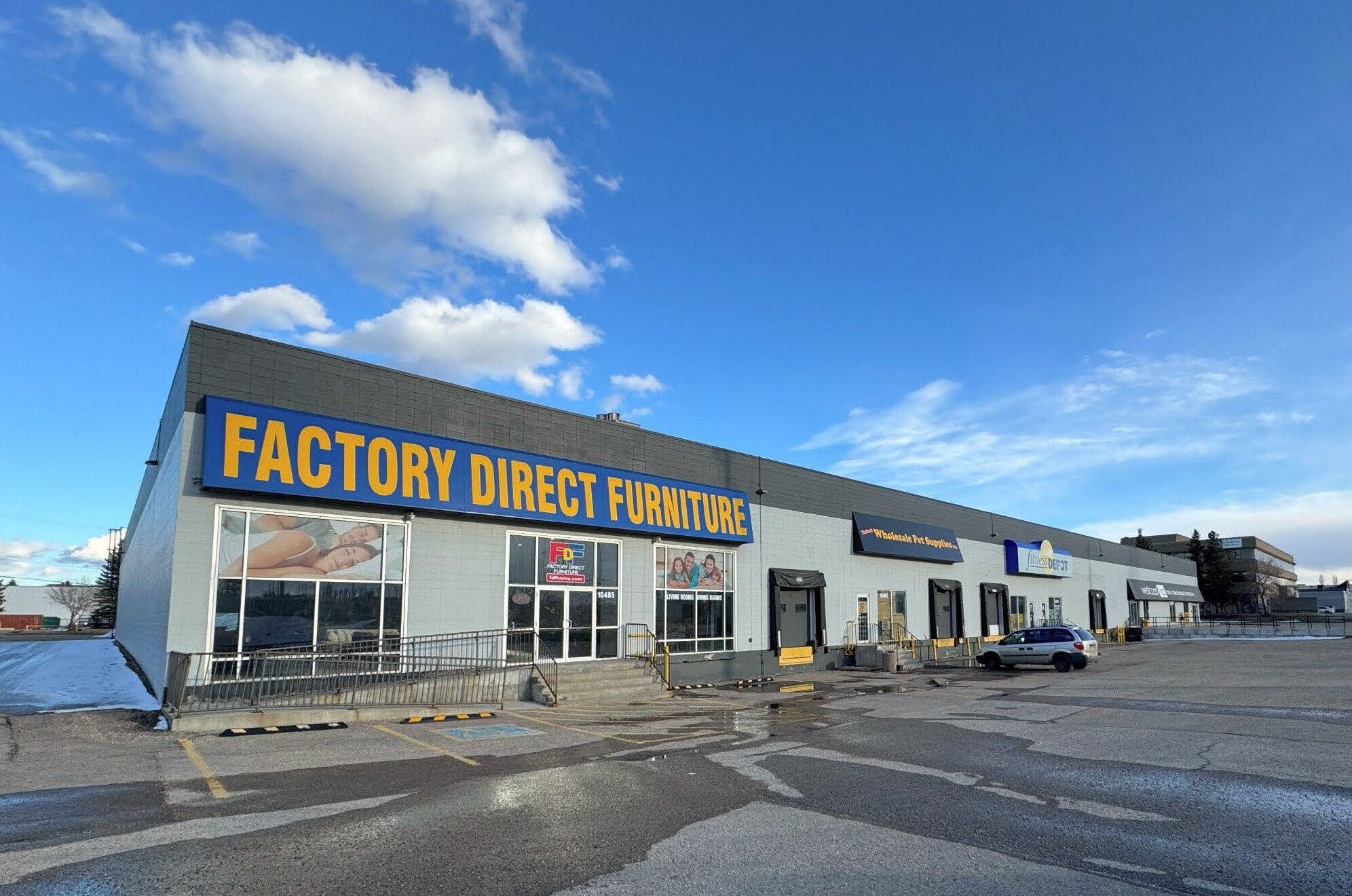 10481-10485 170th St NW, Edmonton, AB à louer Photo du bâtiment- Image 1 de 5