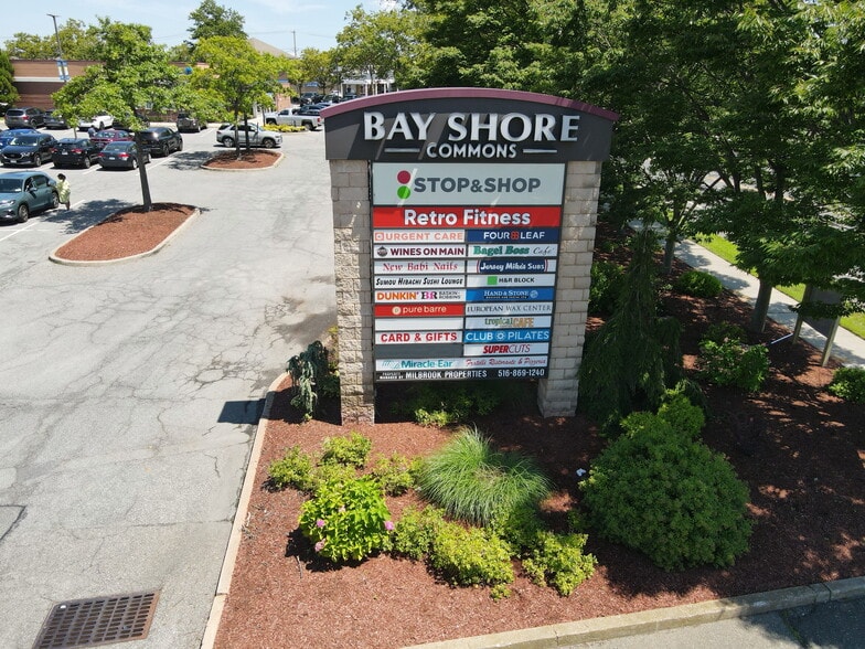 533-605 Montauk Hwy, Bay Shore, NY for lease - Building Photo - Image 2 of 14