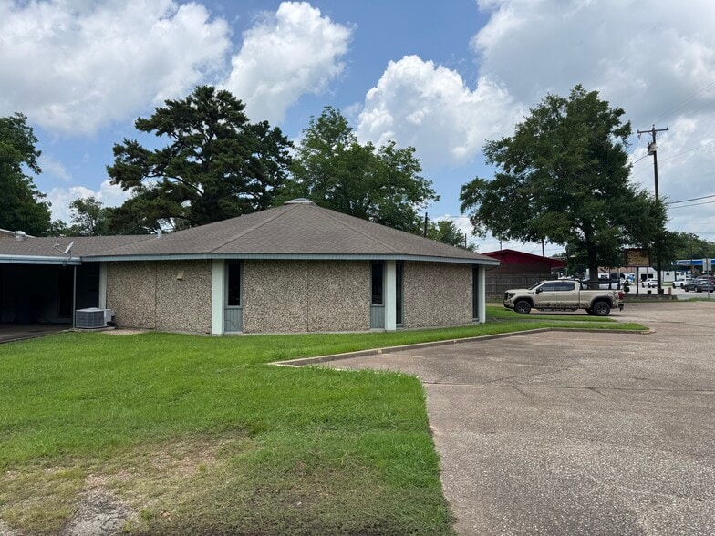 1208 S Chestnut St, Lufkin, TX à vendre - Photo du bâtiment - Image 3 de 108