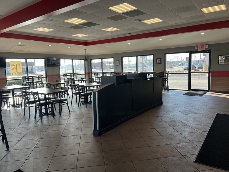 6330 Tussing Rd, Reynoldsburg, OH for lease - Interior Photo - Image 2 of 4