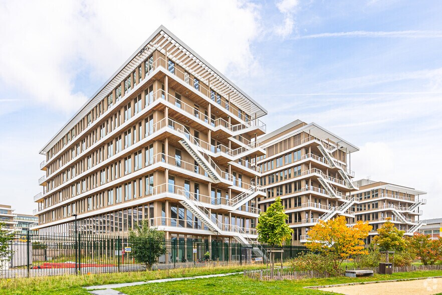 1 Place Des Papeteries, Nanterre à louer - Photo du bâtiment - Image 2 de 2
