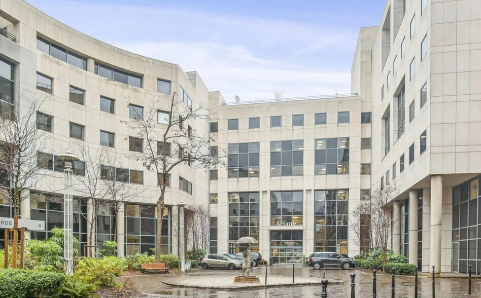 2 Rue Jacques Daguerre, Rueil-Malmaison for lease - Building Photo - Image 1 of 15