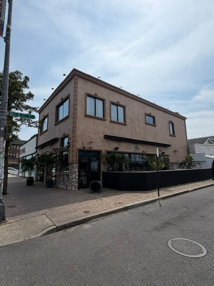 906 W Beech St, Long Beach, NY à vendre - Photo du bâtiment - Image 1 de 9