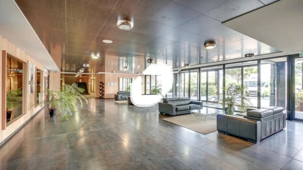 1 Allée De La Ferme De Varâtre, Lieusaint à louer - Photo du bâtiment - Image 2 de 8