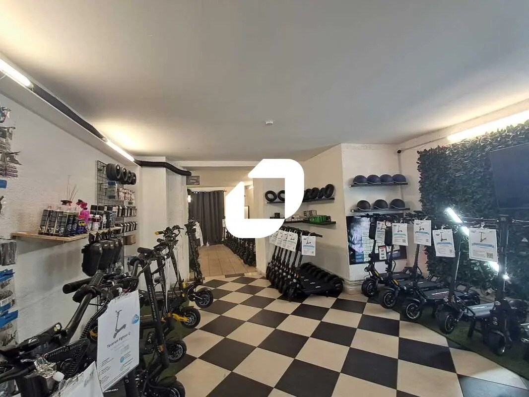 Retail in Bordeaux for lease Interior Photo- Image 1 of 8