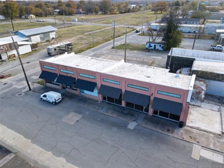 101 S Main St, Eufaula, OK à vendre - Photo du bâtiment - Image 2 de 4