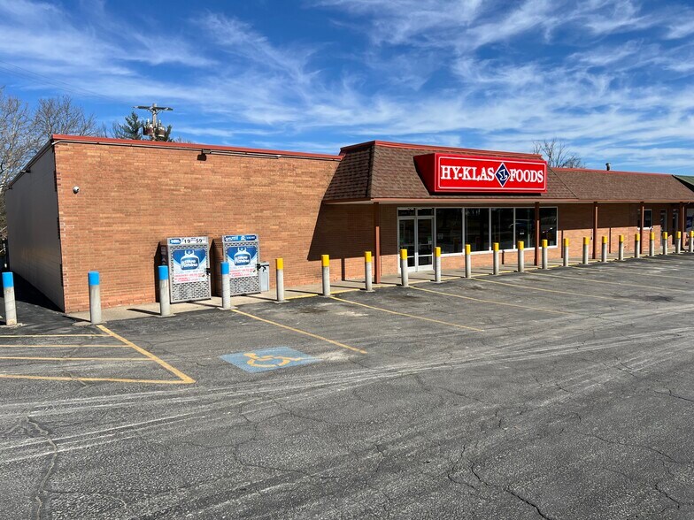 Hy Klas Grocery Store Portfolio portefeuille de 3 propriétés à vendre sur LoopNet.ca - Photo principale - Image 2 de 32
