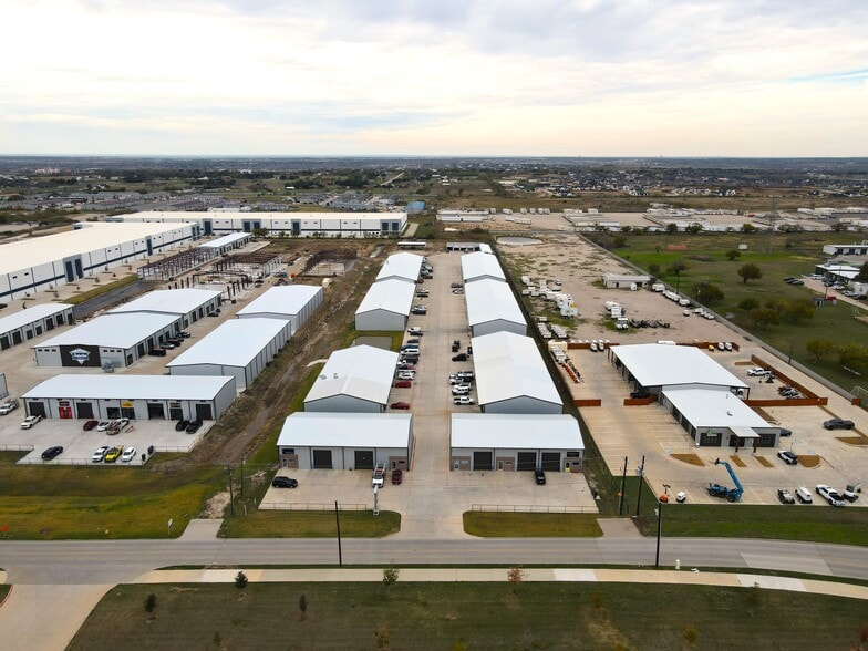 13029 Harmon Rd, Fort Worth, TX for lease - Building Photo - Image 3 of 5