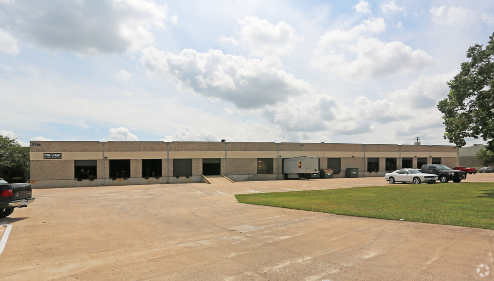 3725-3731 Drossett Dr, Austin, TX for lease - Primary Photo - Image 1 of 5