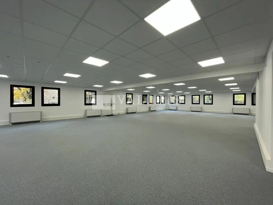 Office in Villeurbanne for sale Building Photo- Image 1 of 7