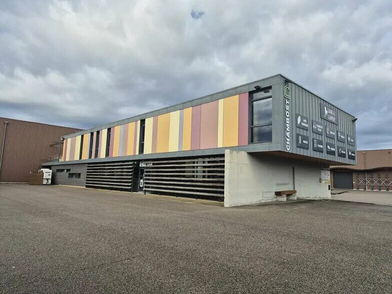 Local d'activités dans L'ISLE-SUR-LA-SORGUE à vendre - Photo du bâtiment - Image 3 de 9