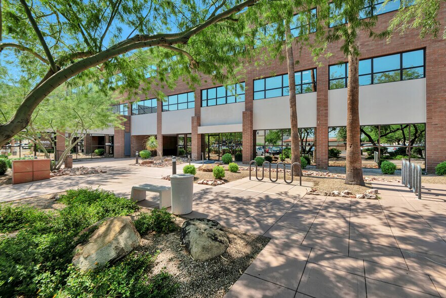 3501 N Scottsdale Rd, Scottsdale, AZ à louer - Photo du bâtiment - Image 2 de 9