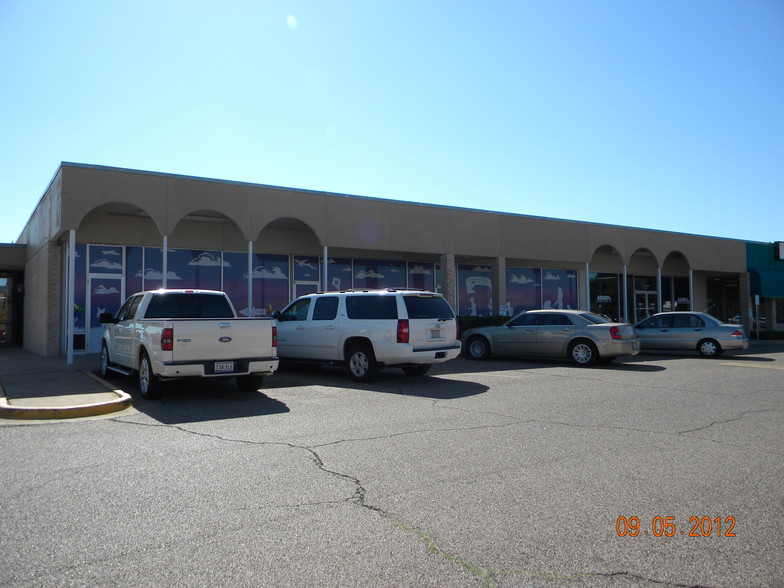 1412-1420 N Valley Mills Dr, Waco, TX for lease - Building Photo - Image 1 of 2