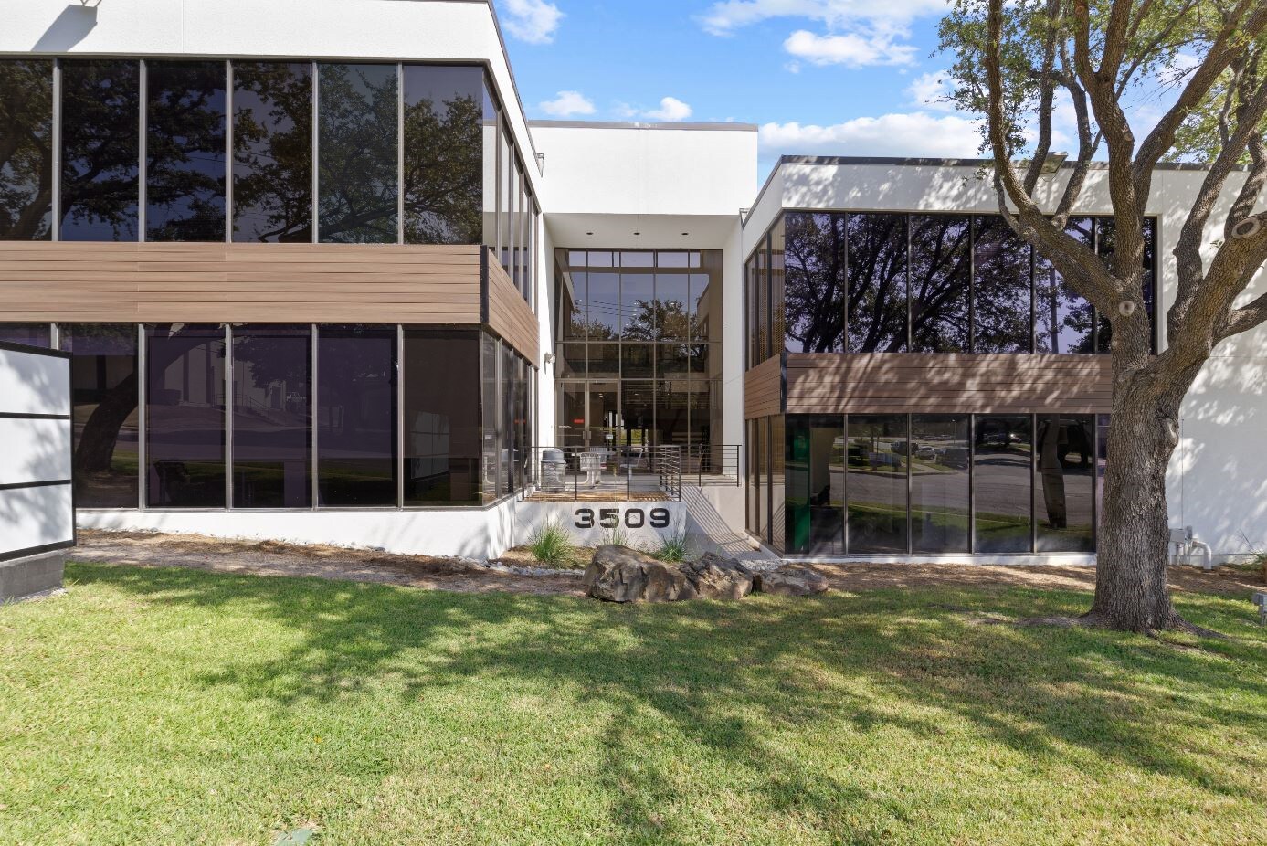 3509 Hulen St, Fort Worth, TX à louer Photo du bâtiment- Image 1 de 11