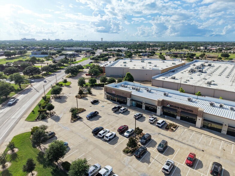 2305 Longmire Dr, College Station, TX for lease - Building Photo - Image 3 of 8