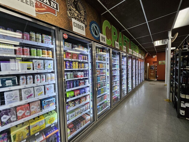 14401 Greenwood Ave N, Seattle, WA à vendre - Photo du bâtiment - Image 3 de 13