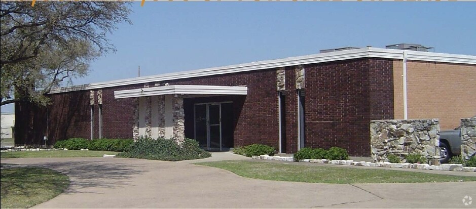 300 S Kirby St, Garland, TX à louer - Photo du bâtiment - Image 3 de 25