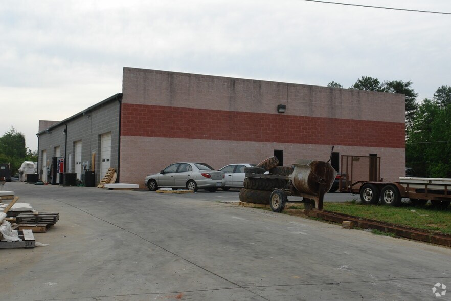 7491 Hagens Hollow Dr, Denver, NC à louer - Photo du bâtiment - Image 2 de 6