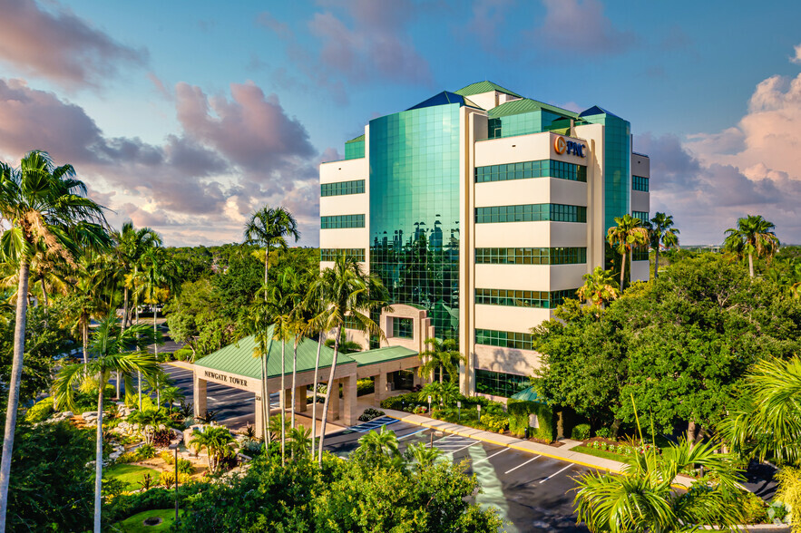 5150 Tamiami Trl N, Naples, FL à louer - Photo du bâtiment - Image 1 de 9