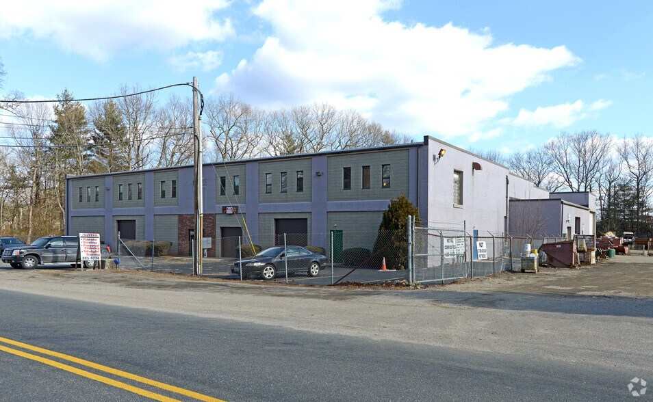 220 Old Baptist Rd, North Kingstown, RI à louer - Photo du bâtiment - Image 3 de 9